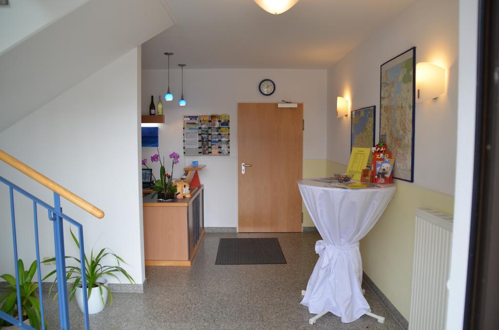 Hotel-Pension Pastow Garni Broderstorf Exterior photo