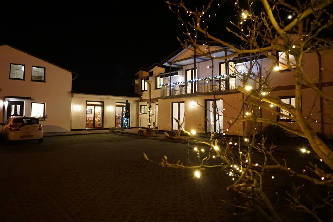 Hotel-Pension Pastow Garni Broderstorf Exterior photo