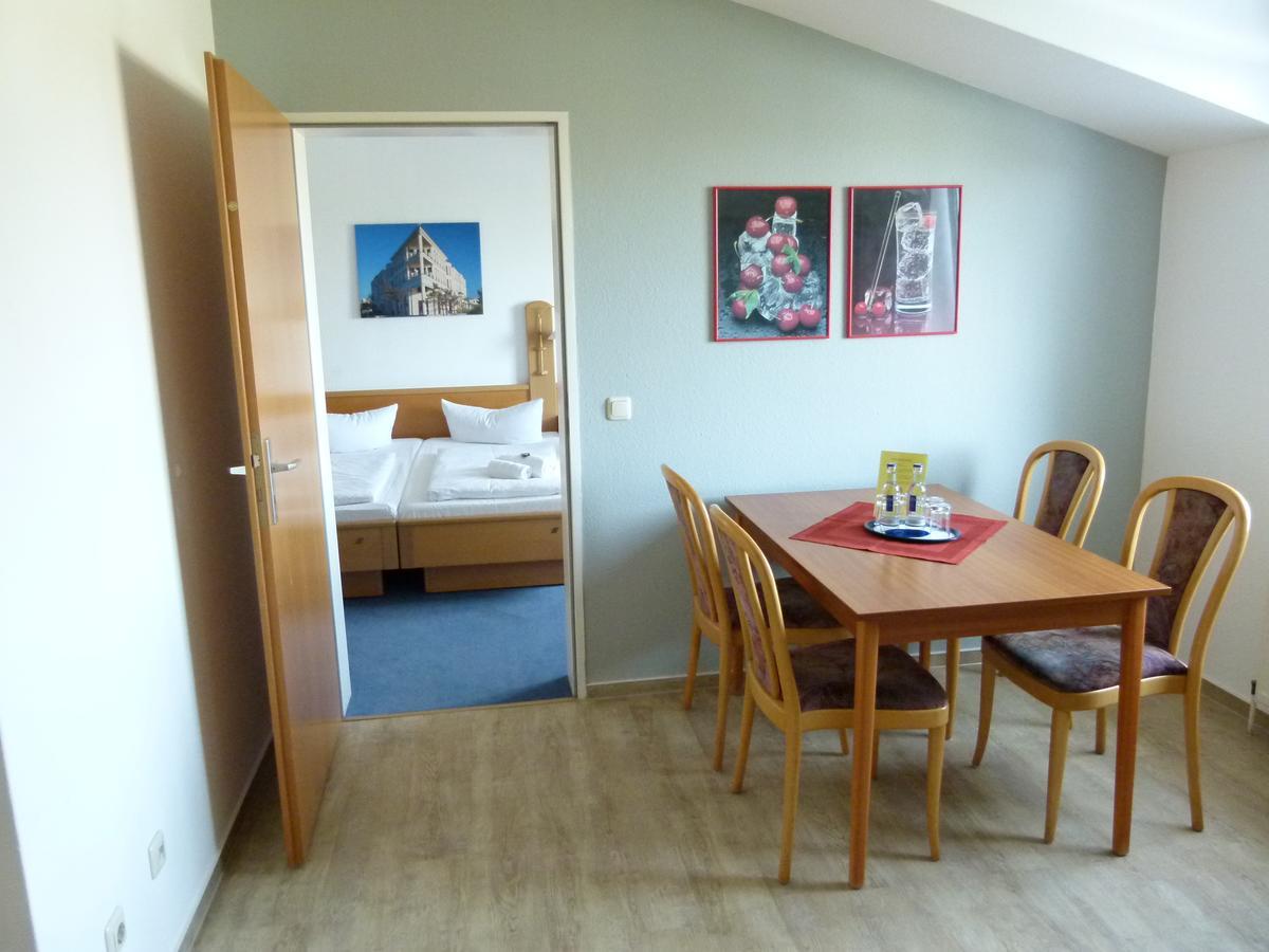 Hotel-Pension Pastow Garni Broderstorf Exterior photo