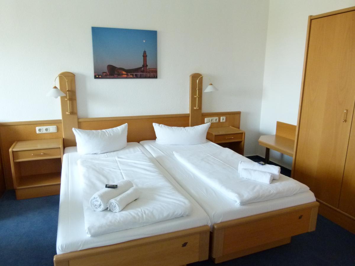 Hotel-Pension Pastow Garni Broderstorf Exterior photo